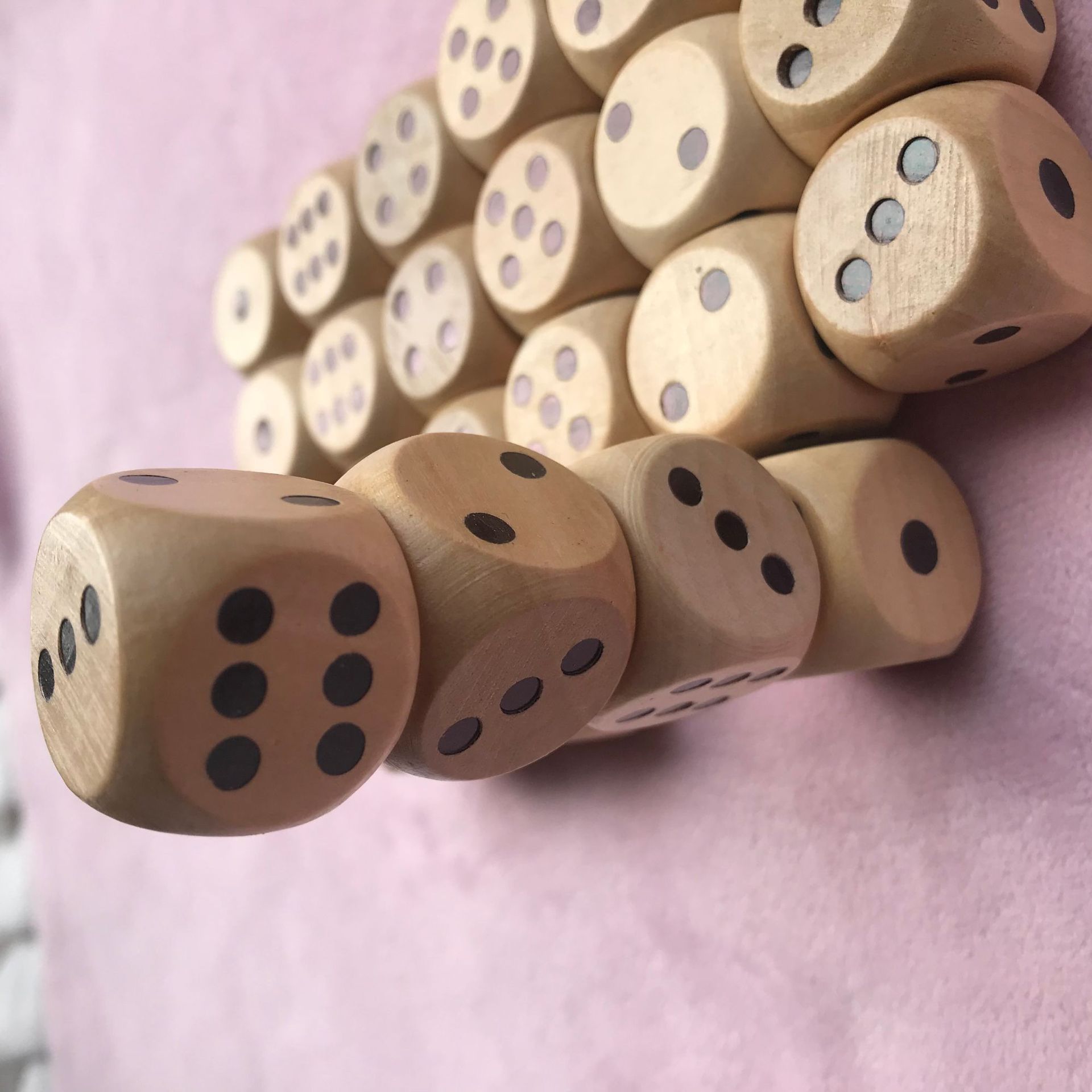 12 PZ 16mm Dadi In Legno Punti - Party Games Gamecube recensione e prezzo